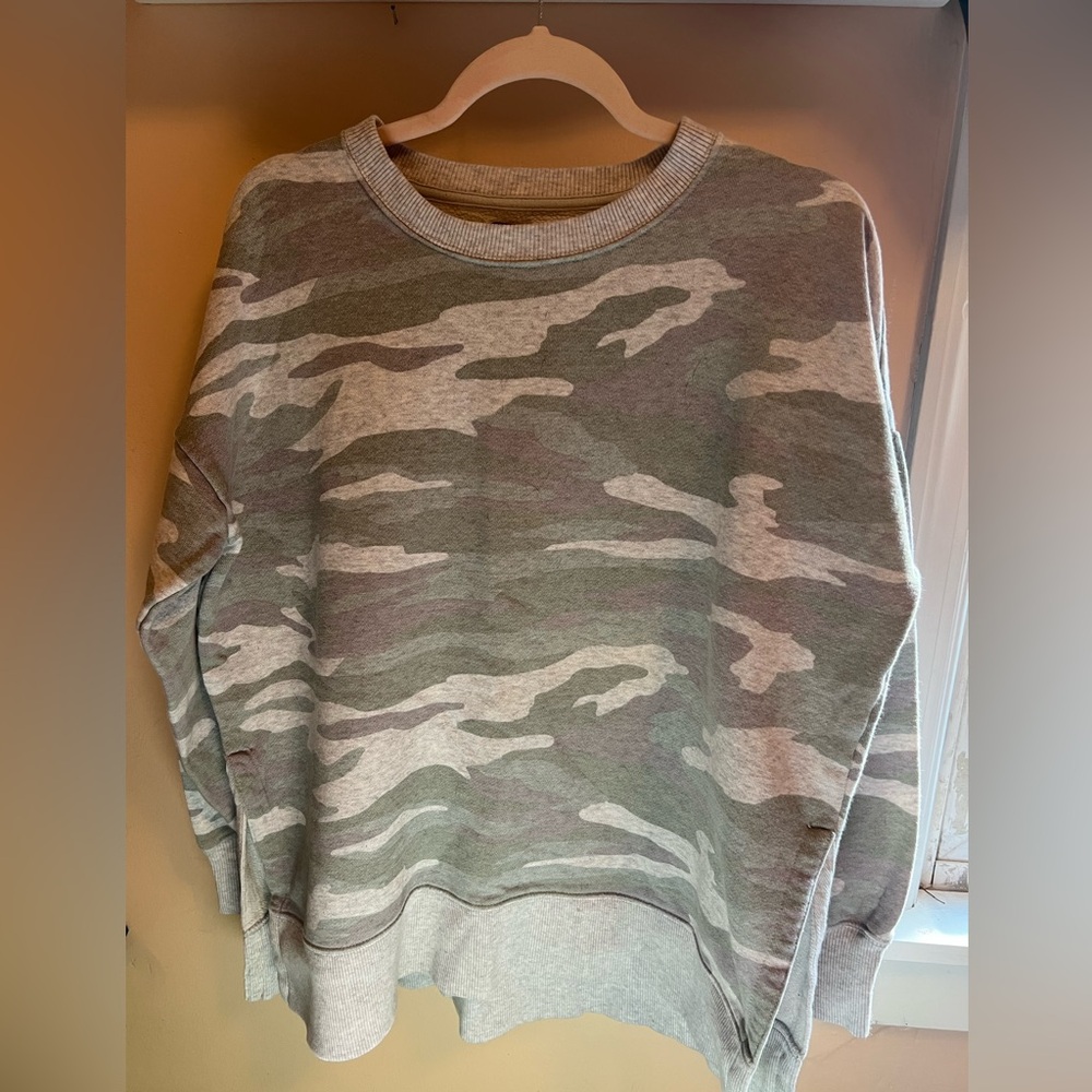 Camouflage Print Sweatshirt aerie M